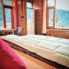 BESTIE WOODEN COTTAGE JIBHI
